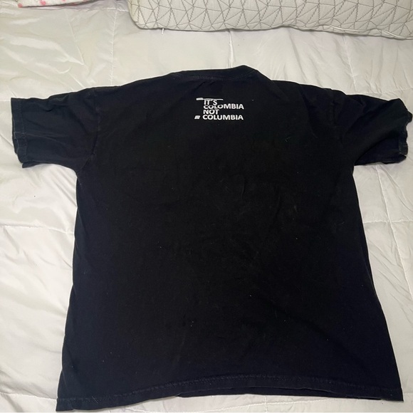 black t-shirt with "It's Colombia not Columbia" design - Picture 4 of 7